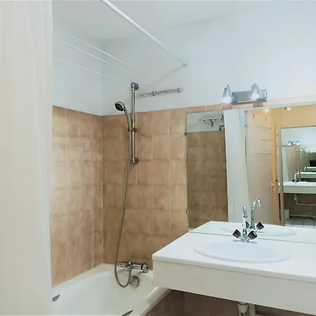 Studio Moderne Et Lumineux Avec Parking Couvert, Animaux Acceptes Apartment